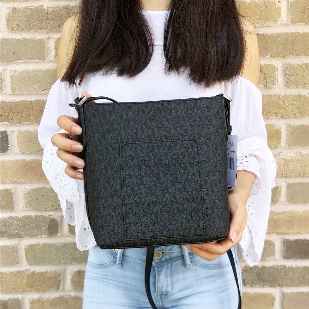 Gaby’sBags👜💕- Michael Kors Bucket Bag Black - Picture 5 of 5
